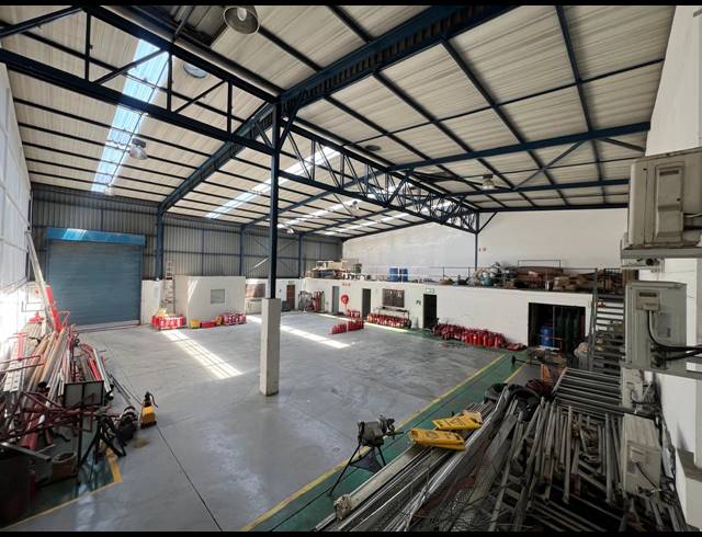 1,093M² WAREHOUSE TO LET IN STRIJDOMPARK